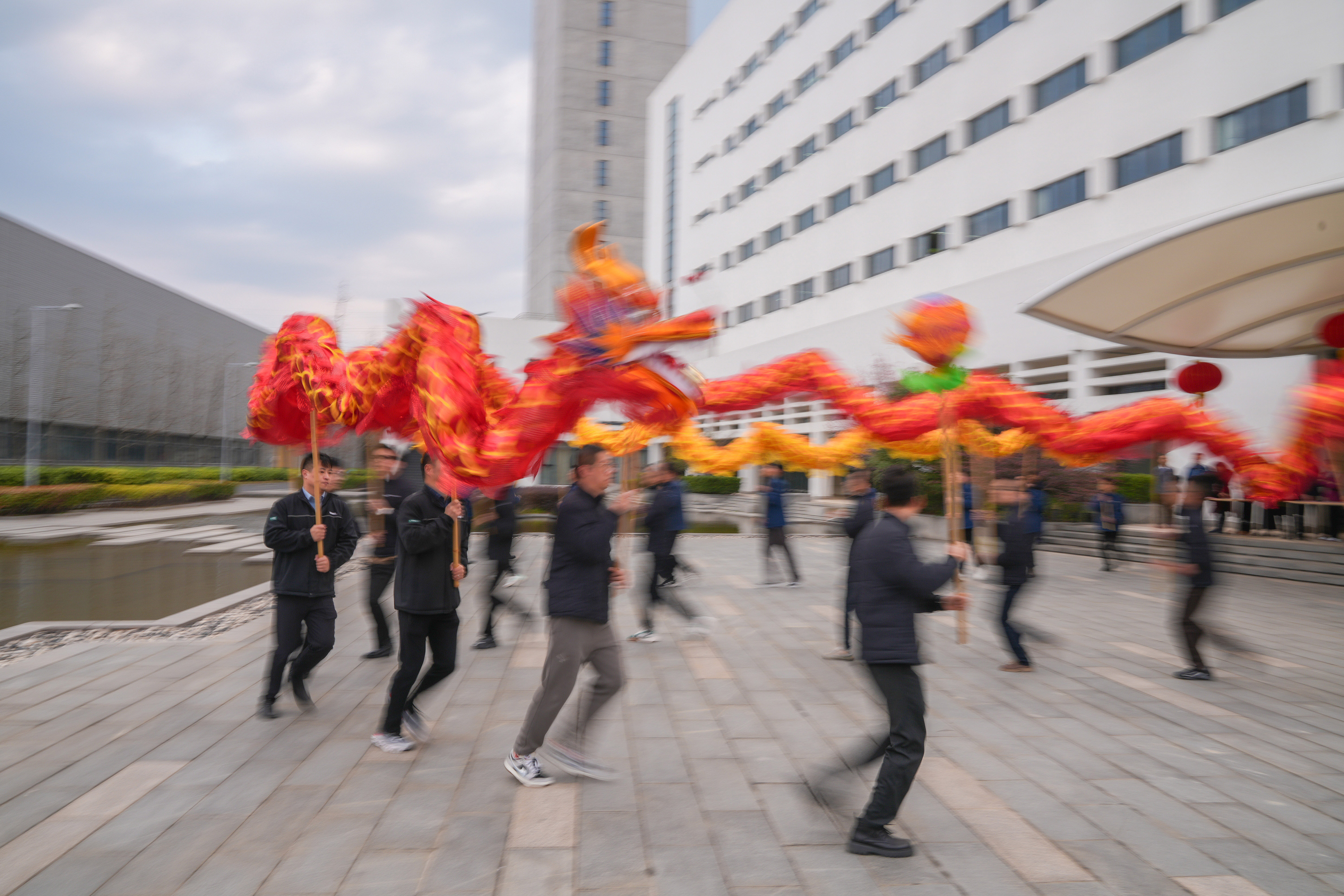 祥龙腾飞迎开工 春到巨人工业园