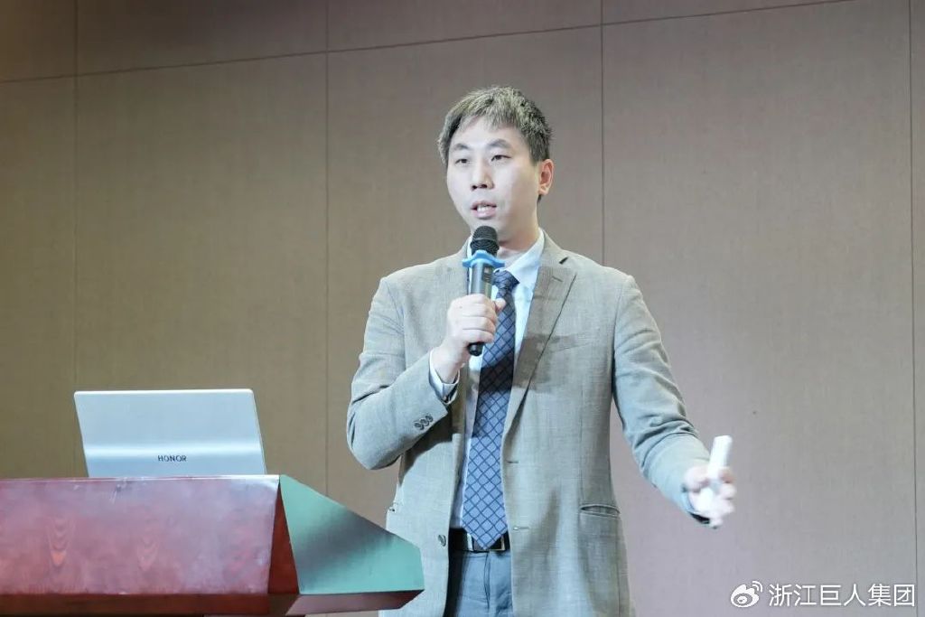 聚变 • 与时偕行——巨人集团2025’迎春大会