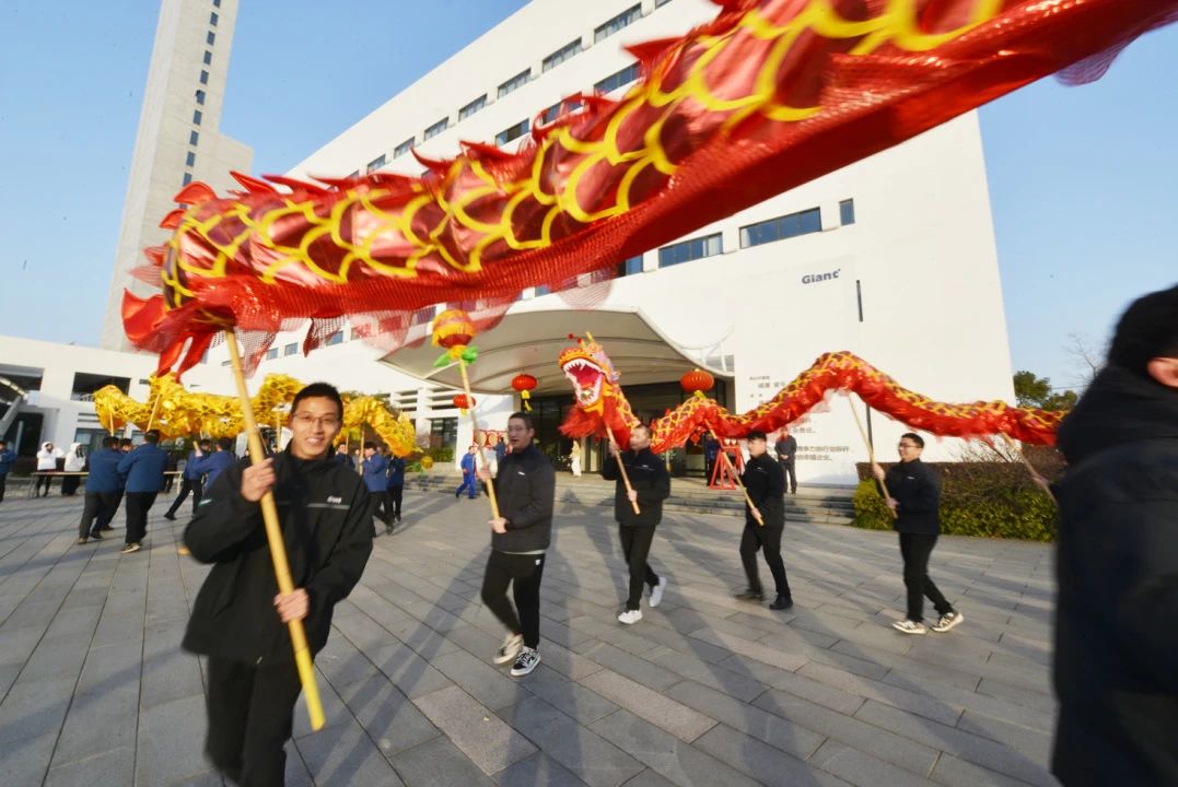 祥蛇映春晖 新岁启新程——巨人工业园喜迎开工