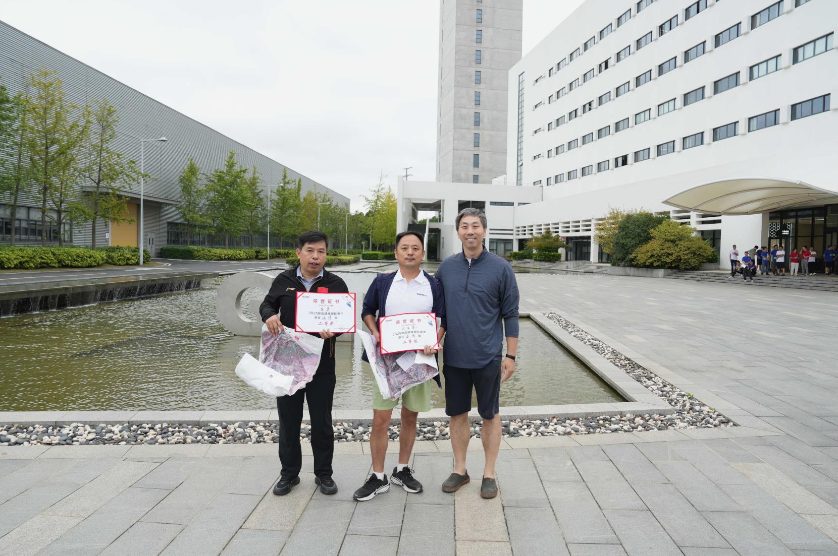 塔下再聚首 攀登势正雄——巨龙电梯试验塔第六届登高跑开赛 塔下再聚首 攀登势正雄——巨龙电梯试验塔第六届登高跑开赛