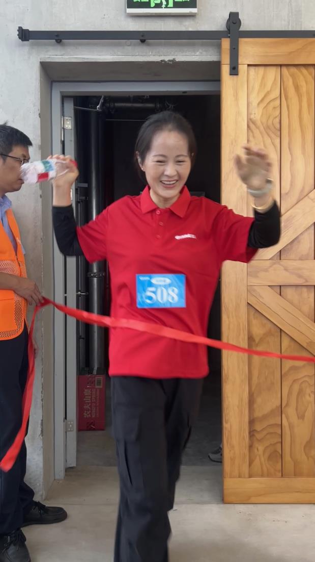 塔下再聚首 攀登势正雄——巨龙电梯试验塔第六届登高跑开赛 塔下再聚首 攀登势正雄——巨龙电梯试验塔第六届登高跑开赛