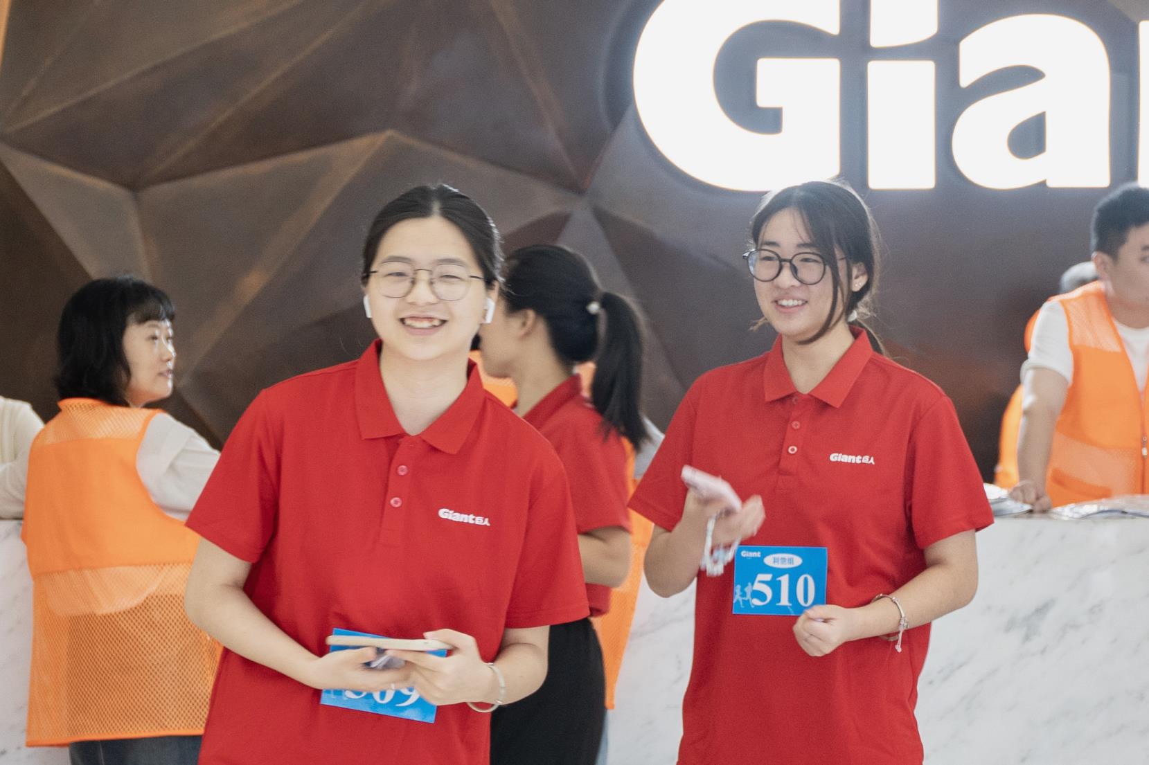 塔下再聚首 攀登势正雄——巨龙电梯试验塔第六届登高跑开赛 塔下再聚首 攀登势正雄——巨龙电梯试验塔第六届登高跑开赛