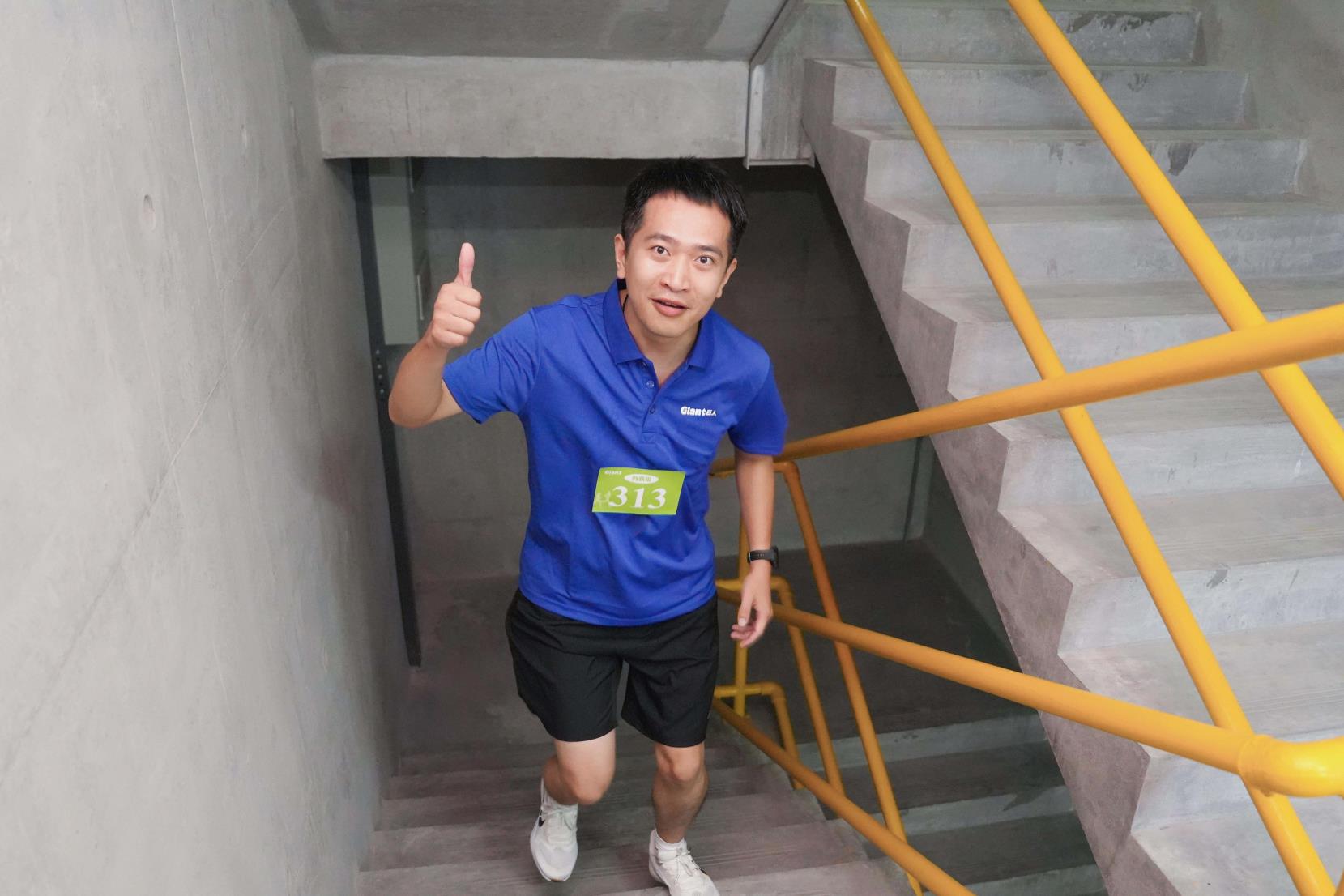 塔下再聚首 攀登势正雄——巨龙电梯试验塔第六届登高跑开赛 塔下再聚首 攀登势正雄——巨龙电梯试验塔第六届登高跑开赛