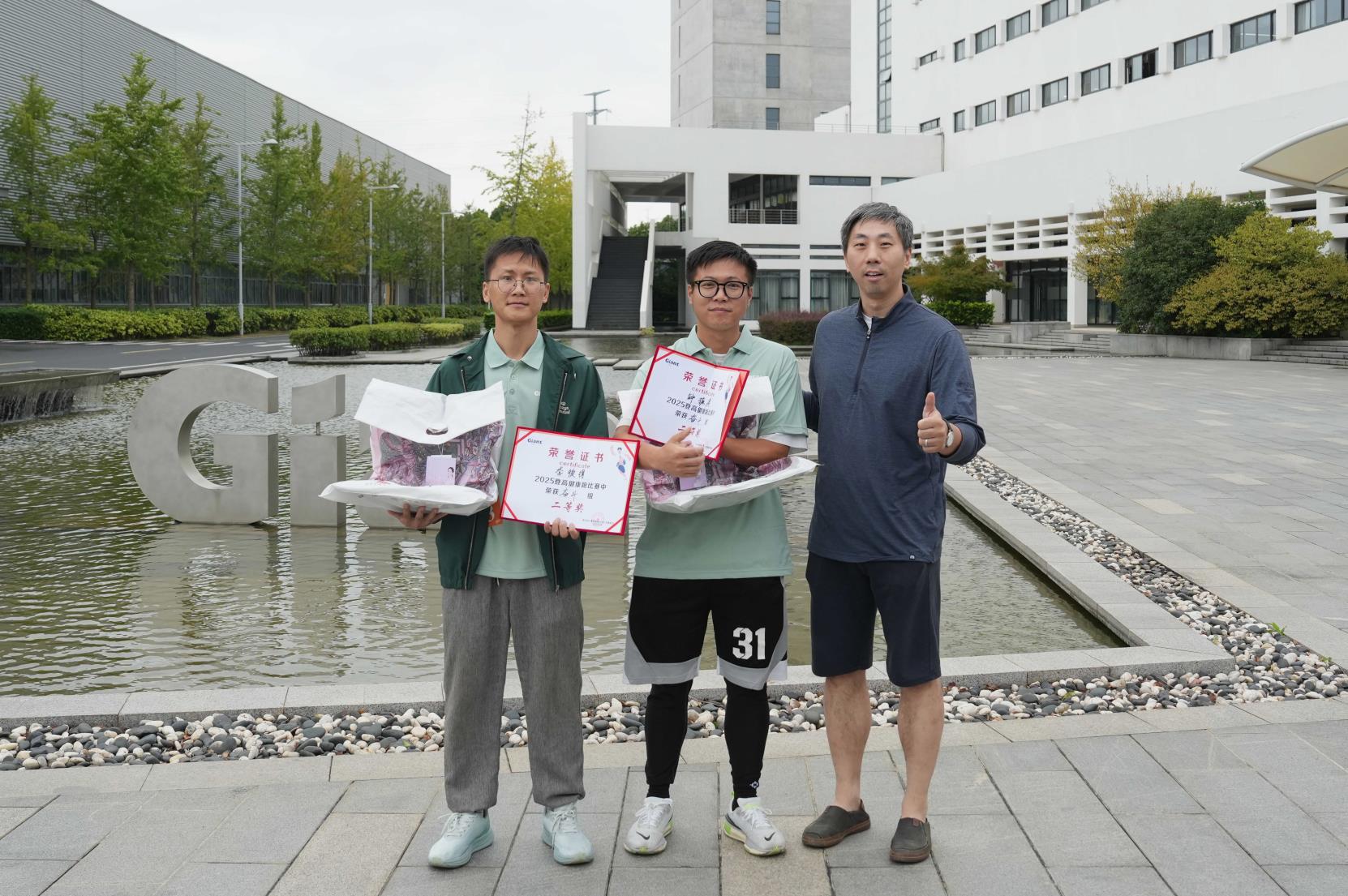 塔下再聚首 攀登势正雄——巨龙电梯试验塔第六届登高跑开赛 塔下再聚首 攀登势正雄——巨龙电梯试验塔第六届登高跑开赛