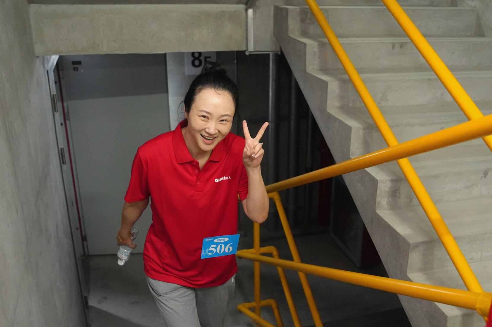 塔下再聚首 攀登势正雄——巨龙电梯试验塔第六届登高跑开赛 塔下再聚首 攀登势正雄——巨龙电梯试验塔第六届登高跑开赛