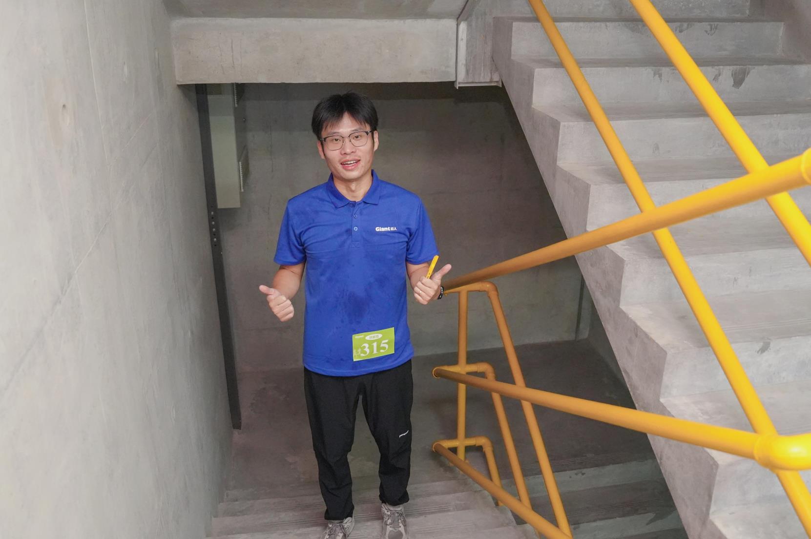 塔下再聚首 攀登势正雄——巨龙电梯试验塔第六届登高跑开赛 塔下再聚首 攀登势正雄——巨龙电梯试验塔第六届登高跑开赛