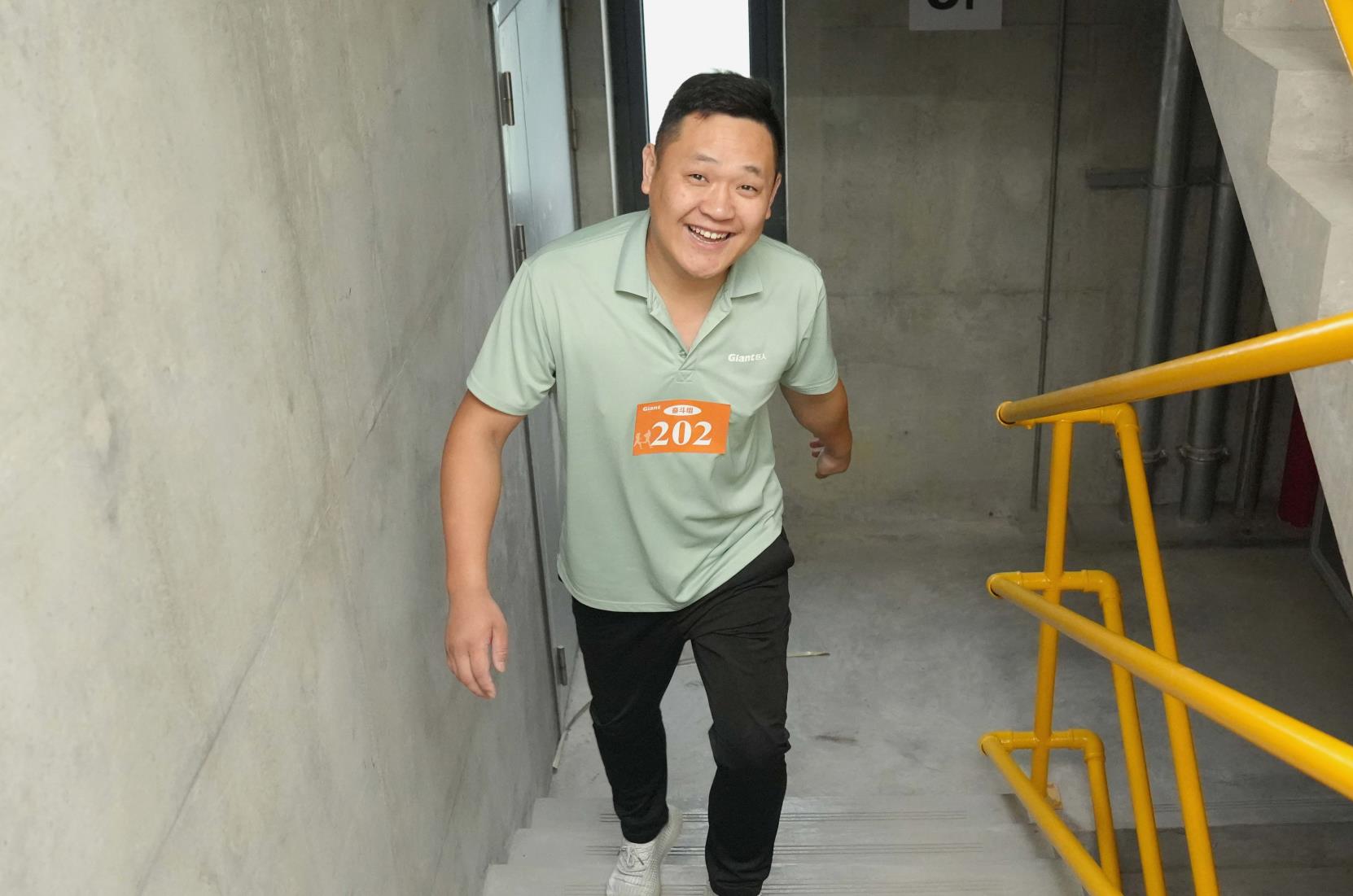 塔下再聚首 攀登势正雄——巨龙电梯试验塔第六届登高跑开赛 塔下再聚首 攀登势正雄——巨龙电梯试验塔第六届登高跑开赛