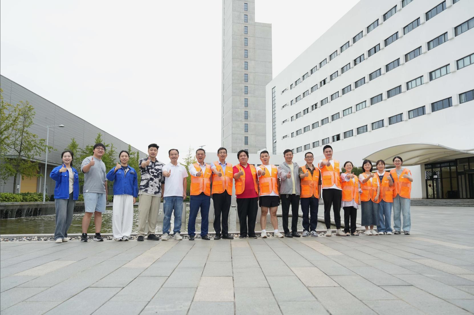 塔下再聚首 攀登势正雄——巨龙电梯试验塔第六届登高跑开赛 塔下再聚首 攀登势正雄——巨龙电梯试验塔第六届登高跑开赛