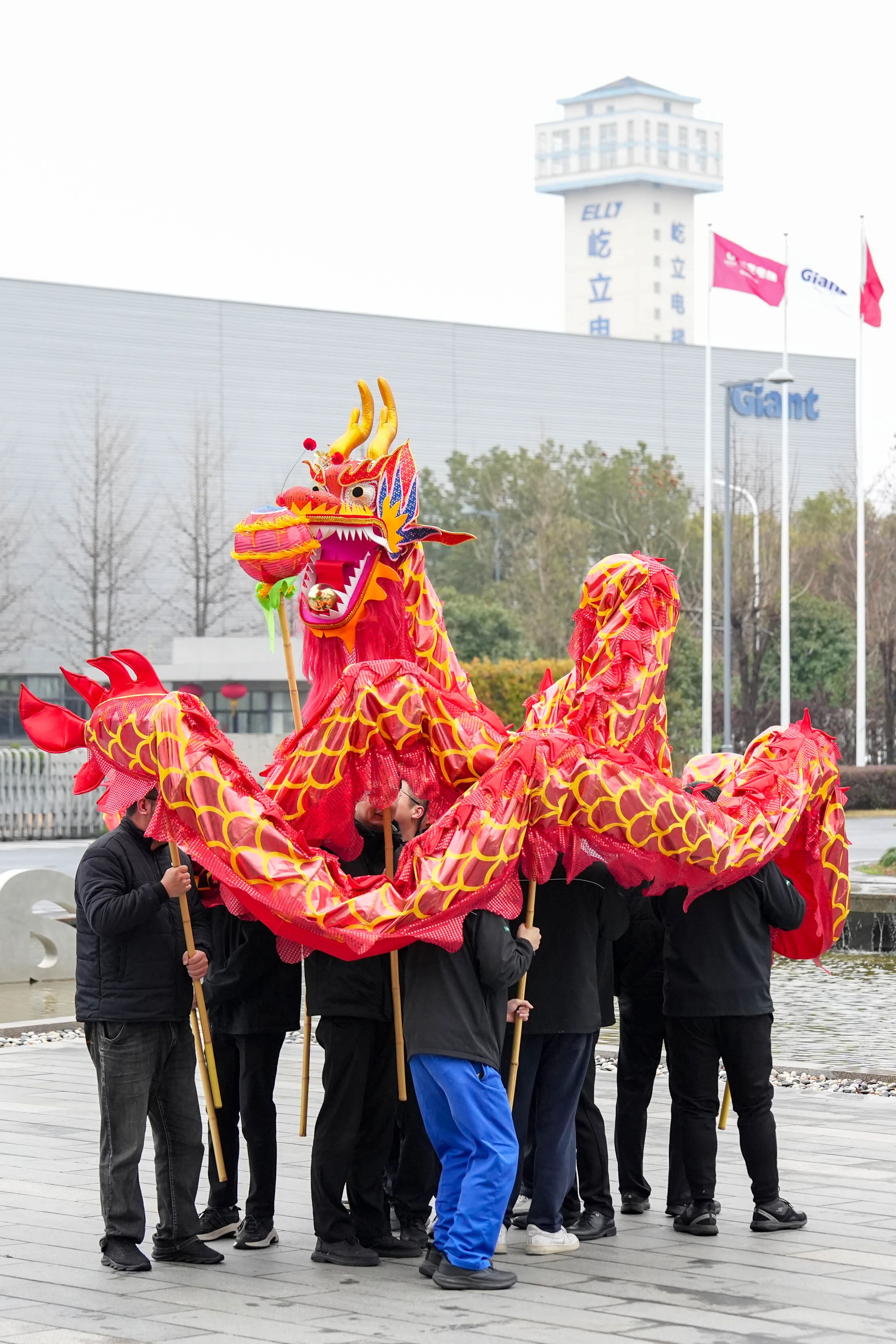 龙马精神迎开工 巨人集团启新程